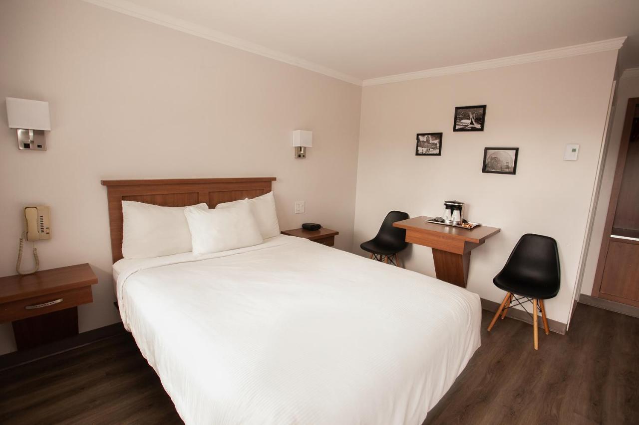 Motel Newstar Laval Zewnętrze zdjęcie